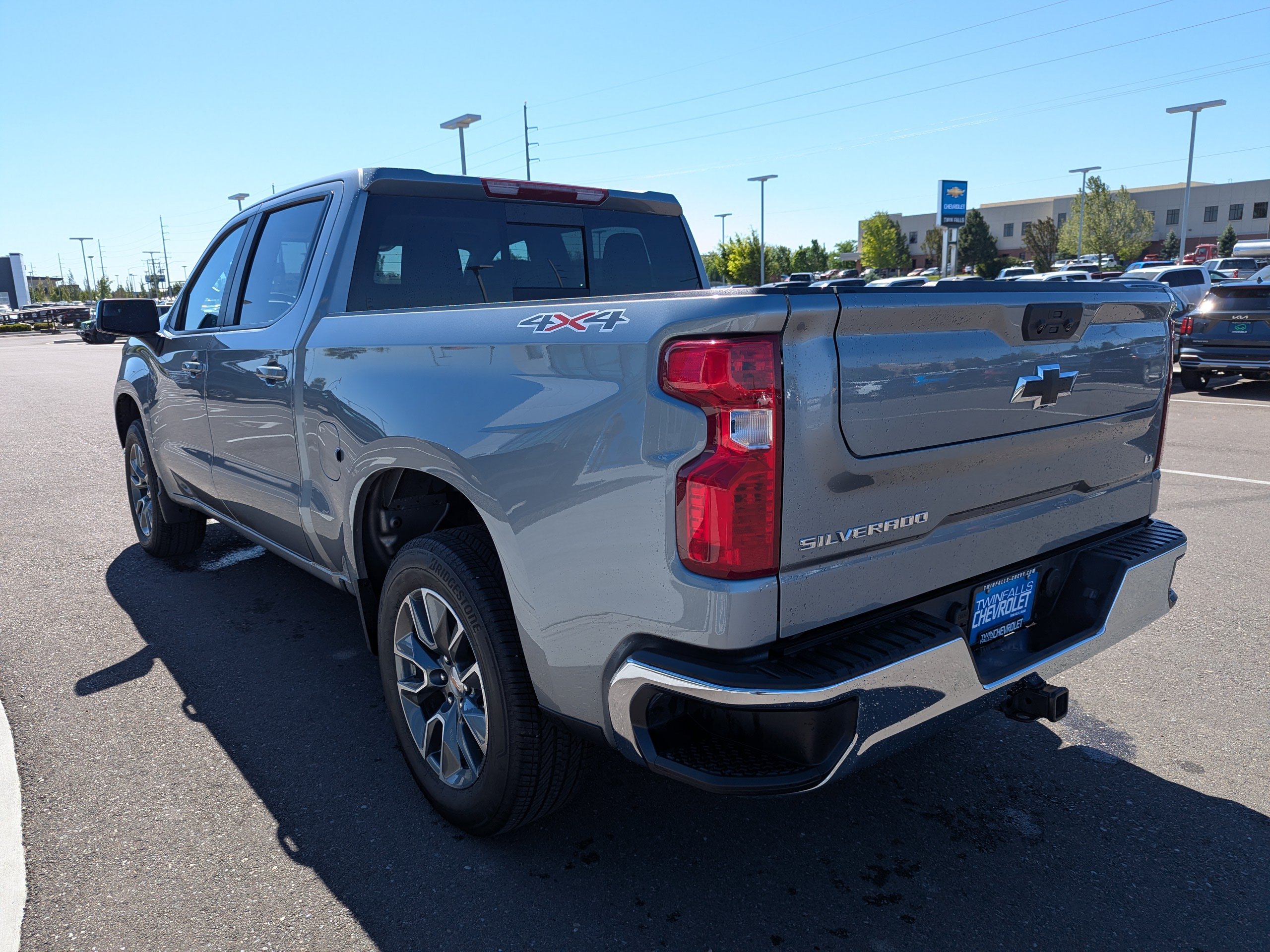 New 2025 Sterling Gray Metallic Chevrolet LT image 31