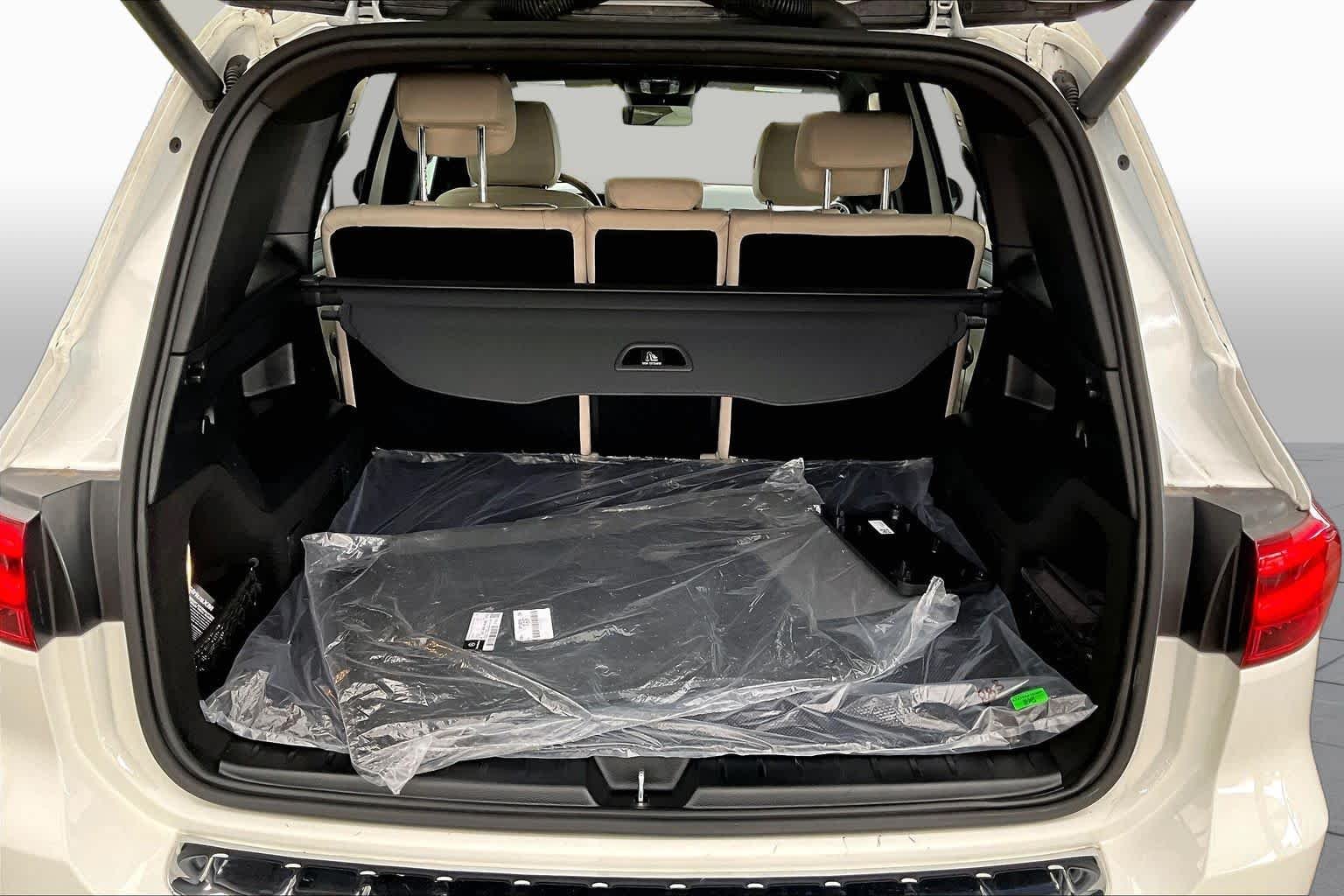 Certified Used 2025 Polar White Mercedes-Benz GLB 250 image 37