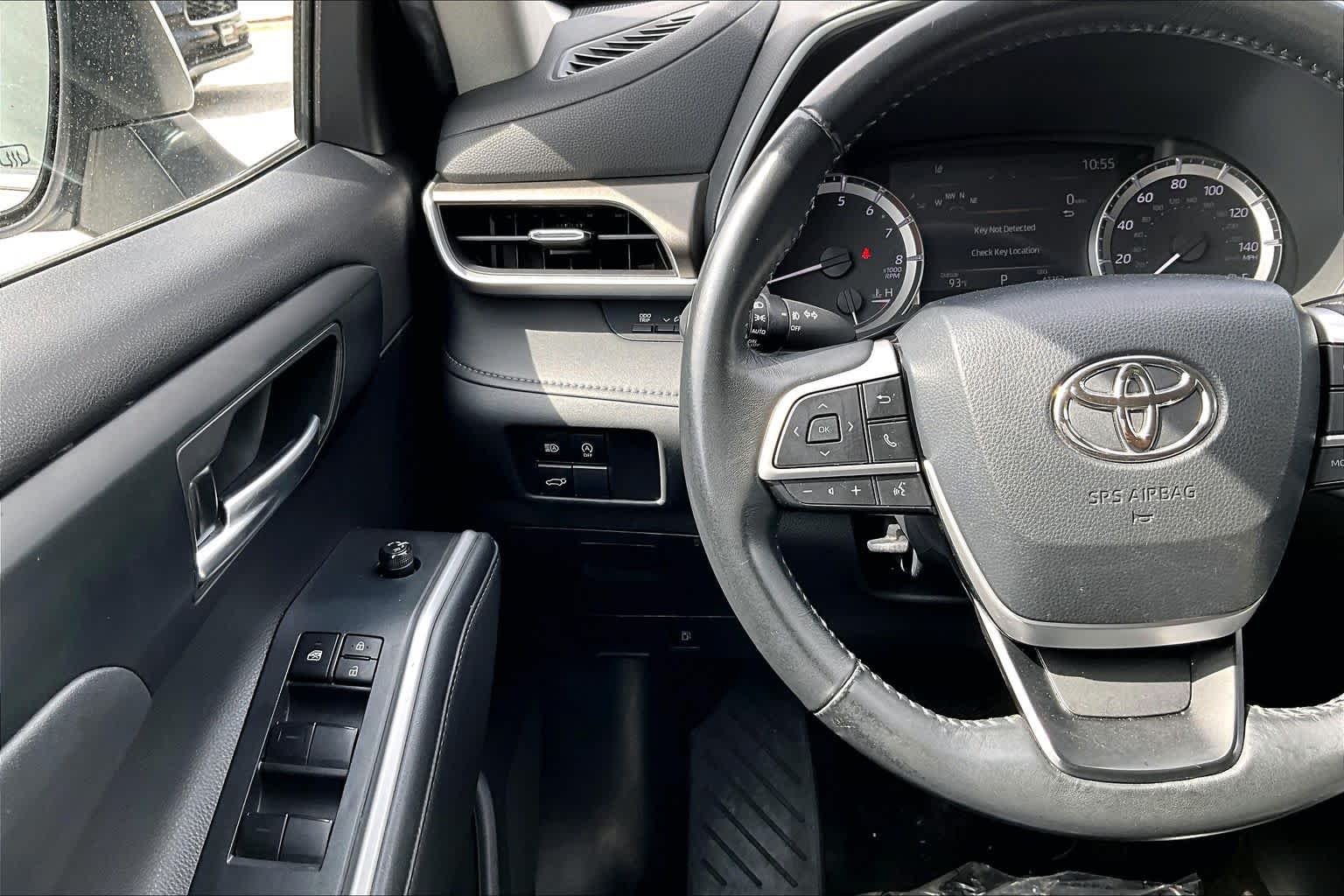 Used 2023 Wind Chill Pearl Toyota XLE image 24