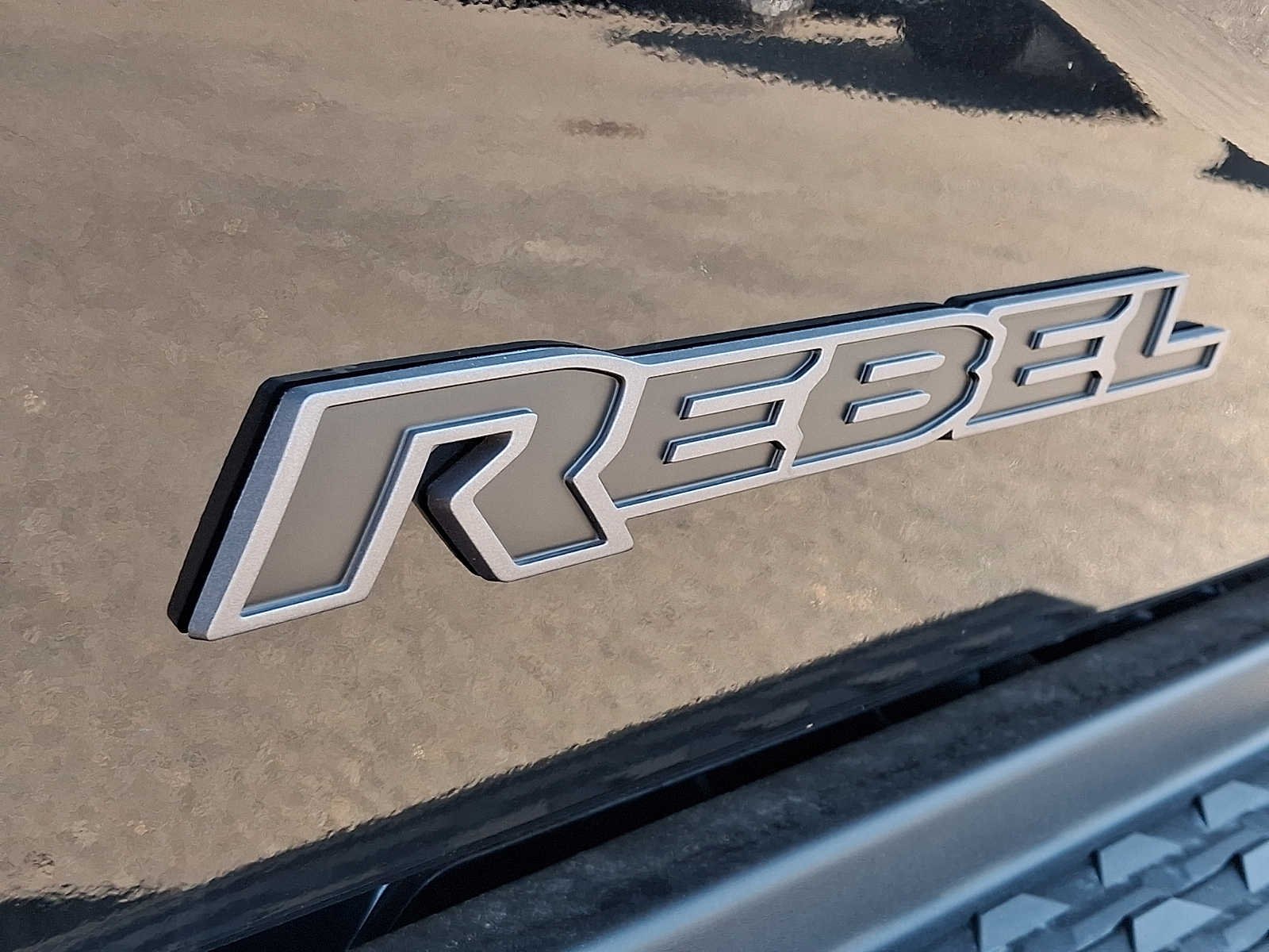 New 2026 Diamond Black Crystal Pearl-Coat Exterior Paint RAM Rebel image 16