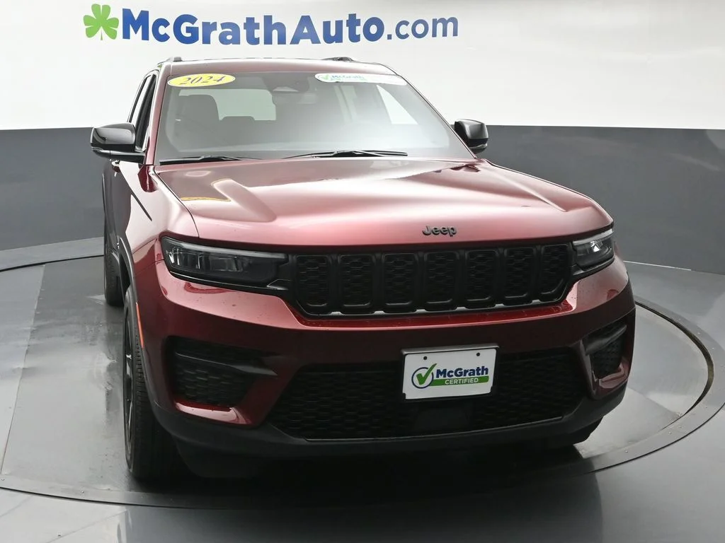 Used 2024 Red Jeep Altitude X image 6