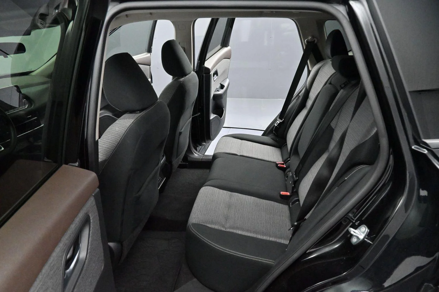 Used 2021 Super Black Nissan SV image 29