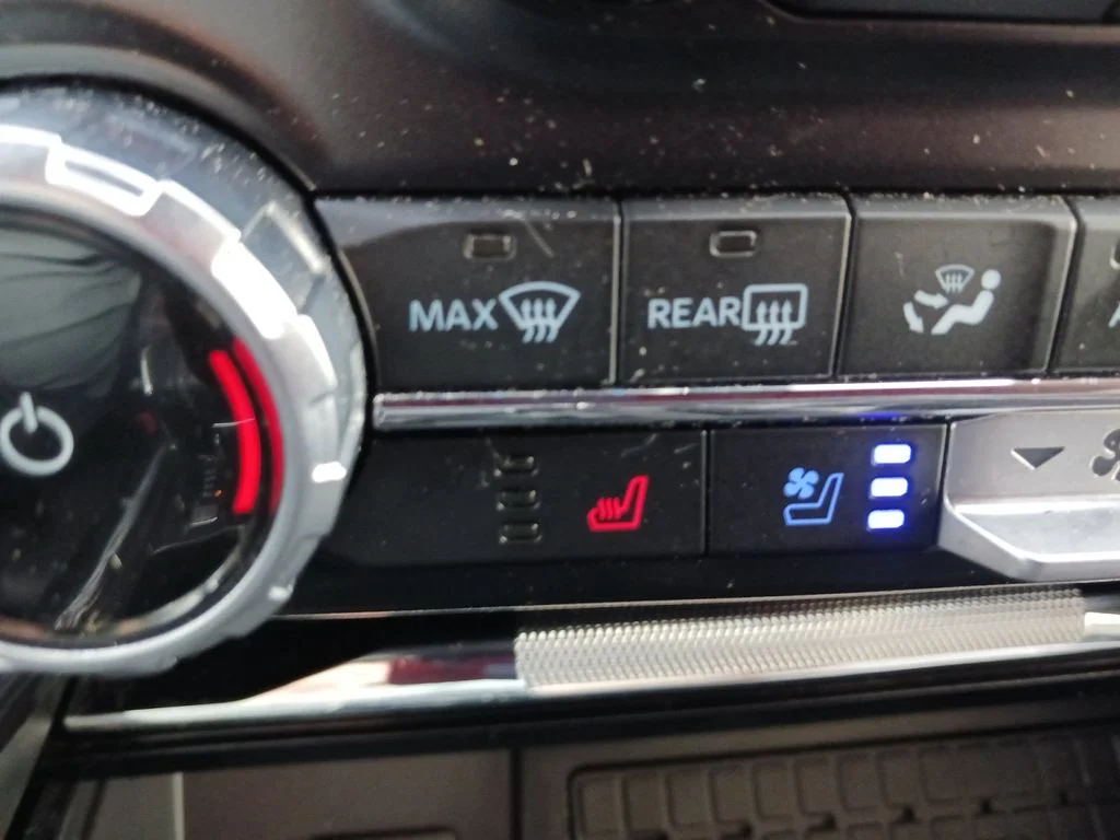Used 2023 White Ford Lariat image 26