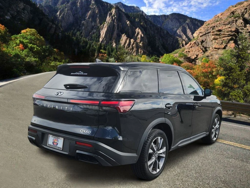 Used 2022 Black INFINITI LUXE image 3