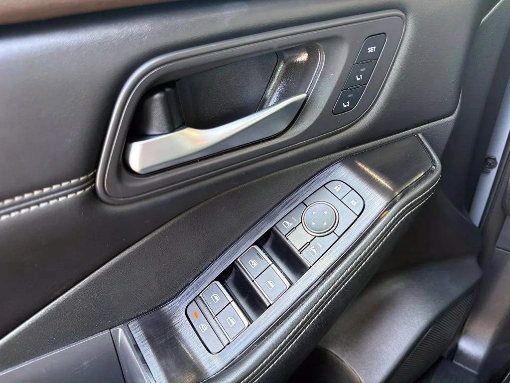 Used 2023 Boulder Gray Pearl Nissan SL image 26