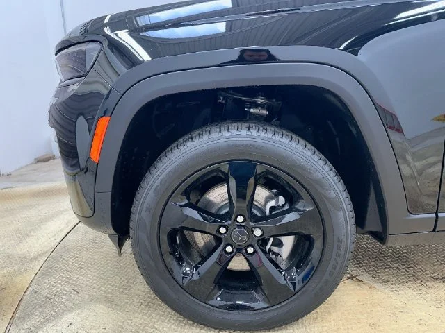 New 2027 High-Gloss Black Paint Jeep Limited image 27