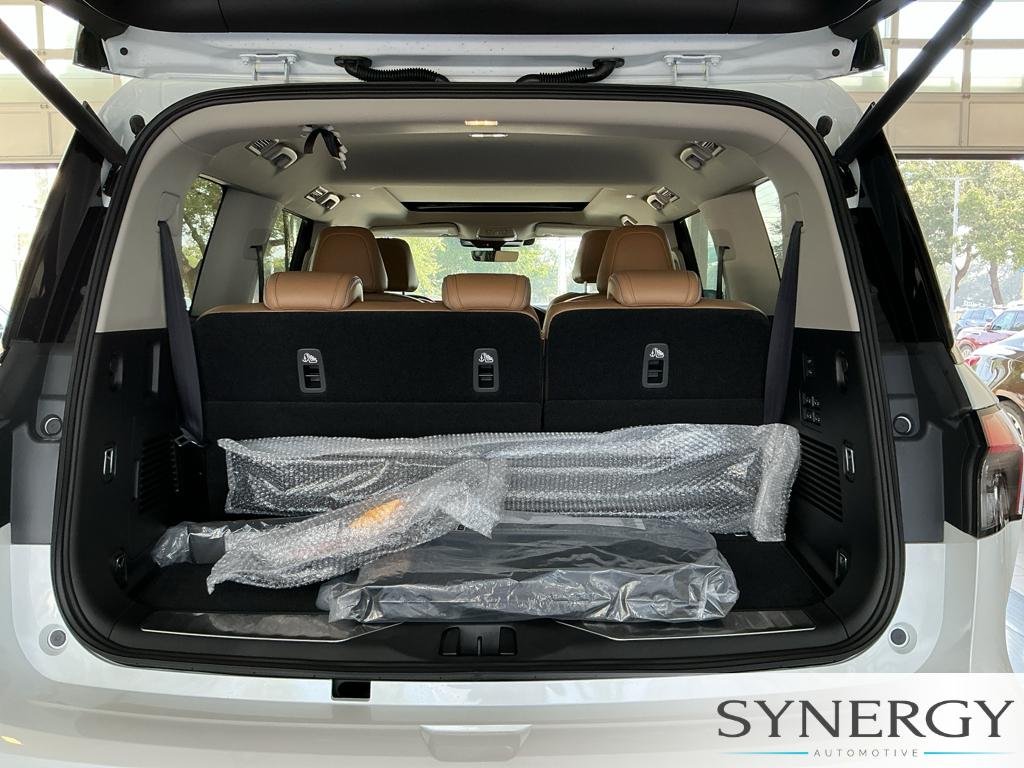 New 2027 RADIANT WHITE INFINITI Luxe 4WD image 28