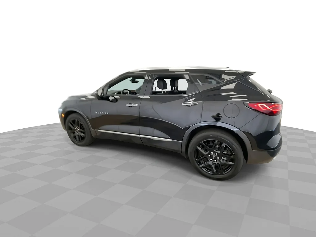Used 2023 Black Chevrolet Premier image 7
