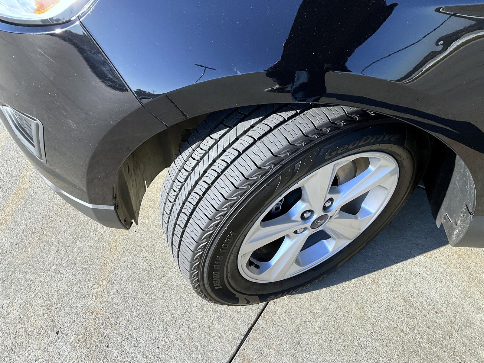 Used 2018 Black Ford SE image 28