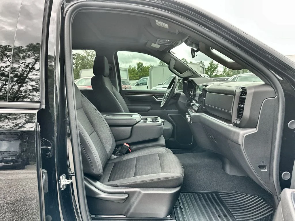 Certified Used 2025 Onyx Black GMC Elevation image 28