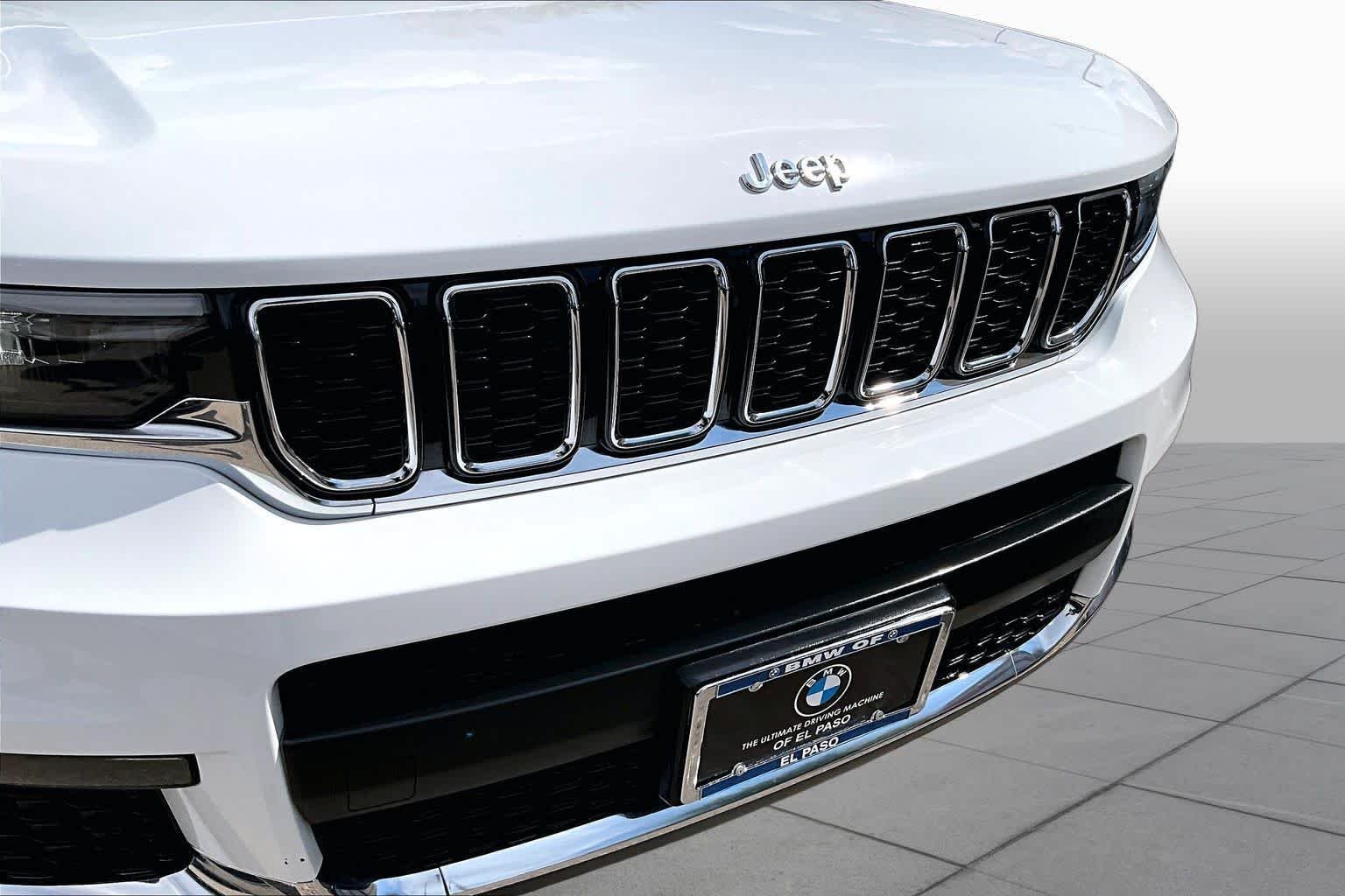 Used 2022 Bright White Clearcoat Jeep Limited image 29