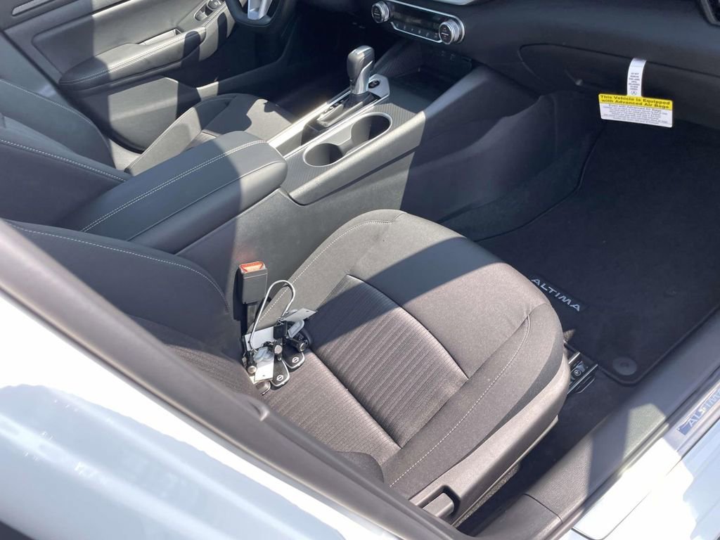 New 2026 Pearl White TriCoat Nissan 2.5 SV image 31