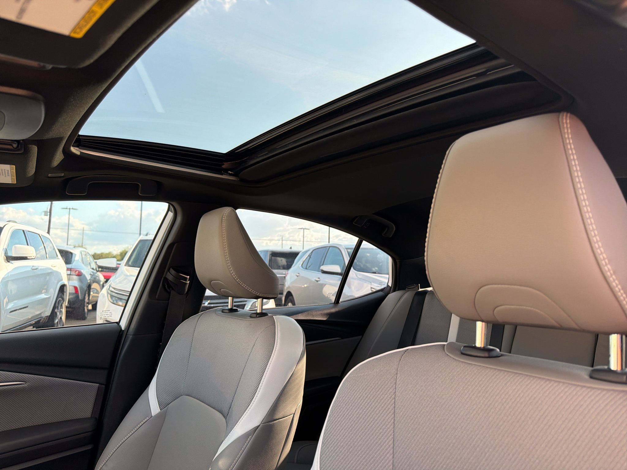 Used 2025 Ice Cap Toyota SE image 20