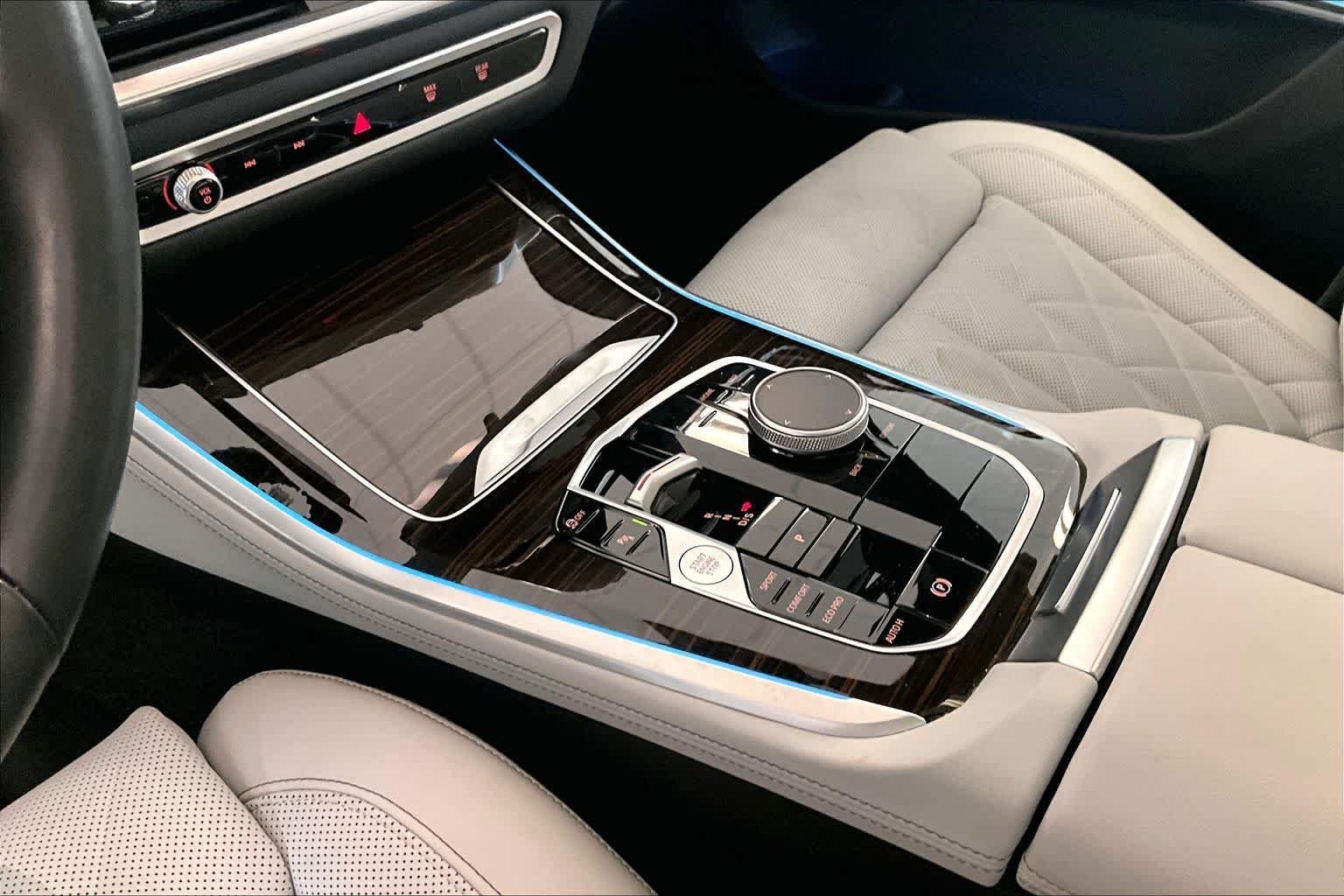 Used 2024 Tanzanite Blue II Metallic BMW sDrive40i image 15