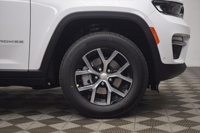 New 2025 Bright White Clear-Coat Exterior Paint Jeep Limited image 7
