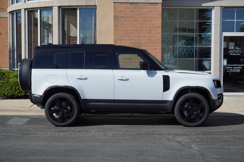 New 2026 Fuji White Land Rover S image 7