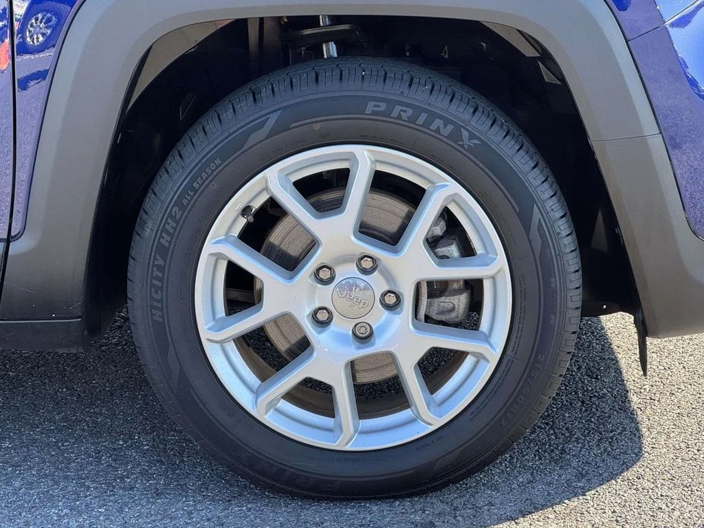 Used 2019 Blue Jeep Latitude image 11