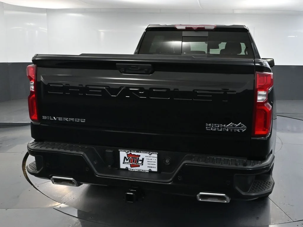 Used 2023 Black Chevrolet High Country image 5