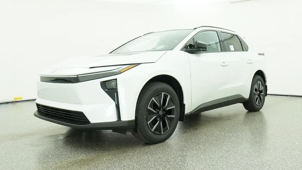 New 2026 Wind Chill Pearl Toyota XLE image 22