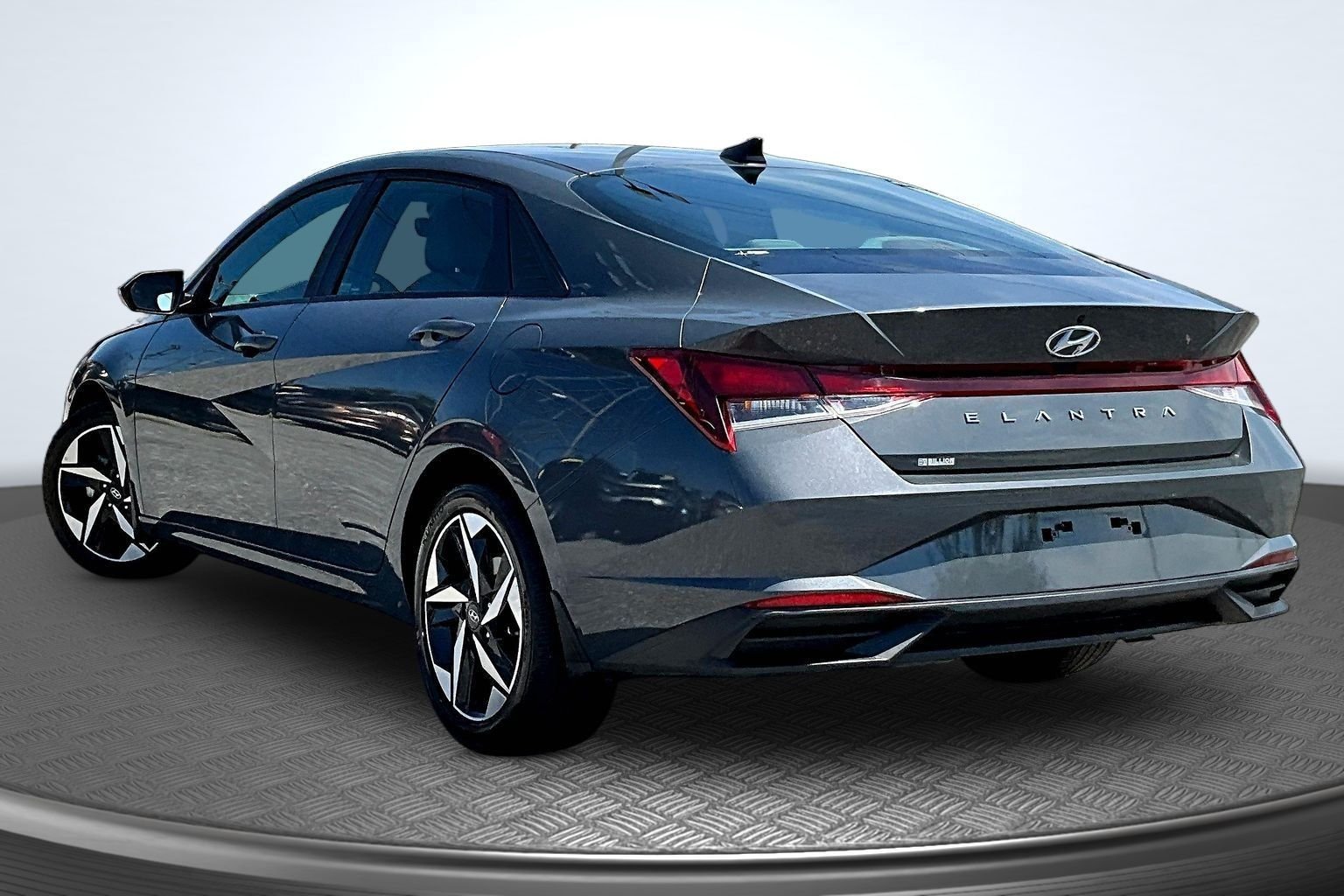 Used 2023 Gray Hyundai SEL image 3