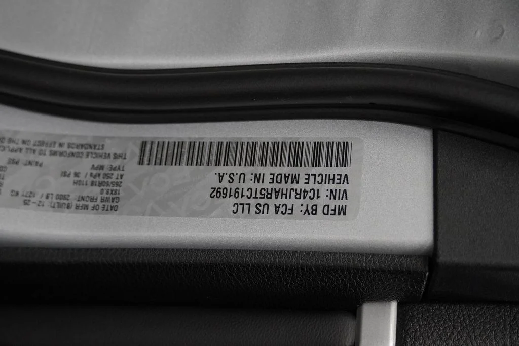 New 2026 Silver Zynith Exterior Paint Jeep Altitude image 39