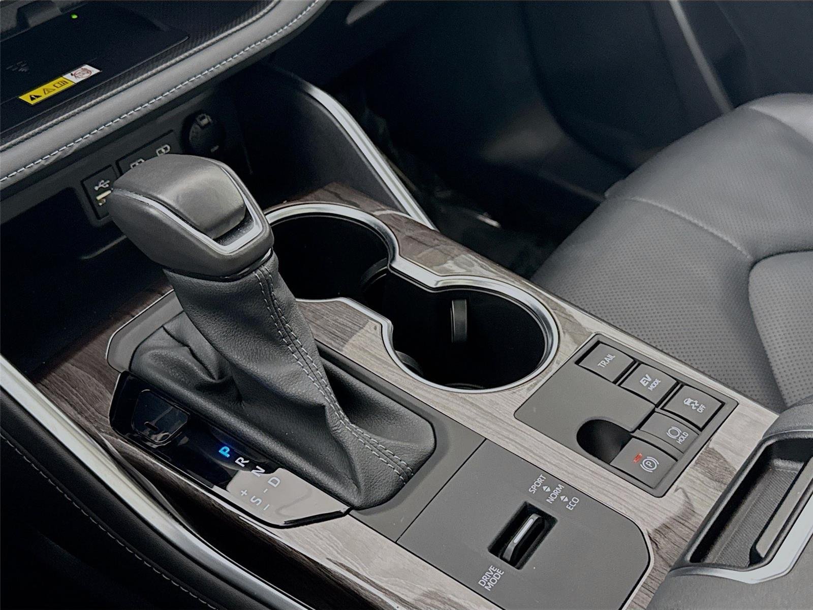 Used 2024 Midnight Black Metallic Toyota Hybrid Limited image 29