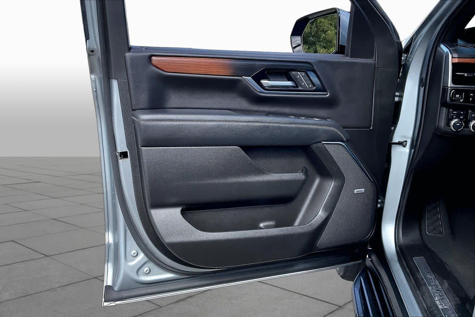 Used 2025 Sterling Metallic GMC Denali image 20