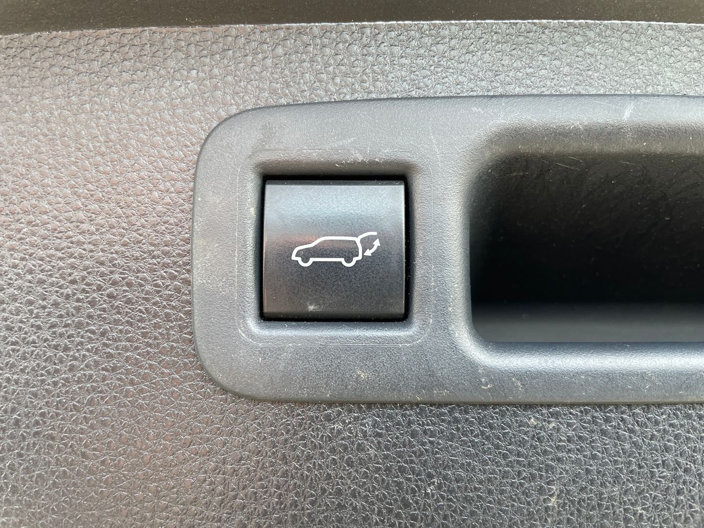 Used 2021 Gray Toyota XLE image 17
