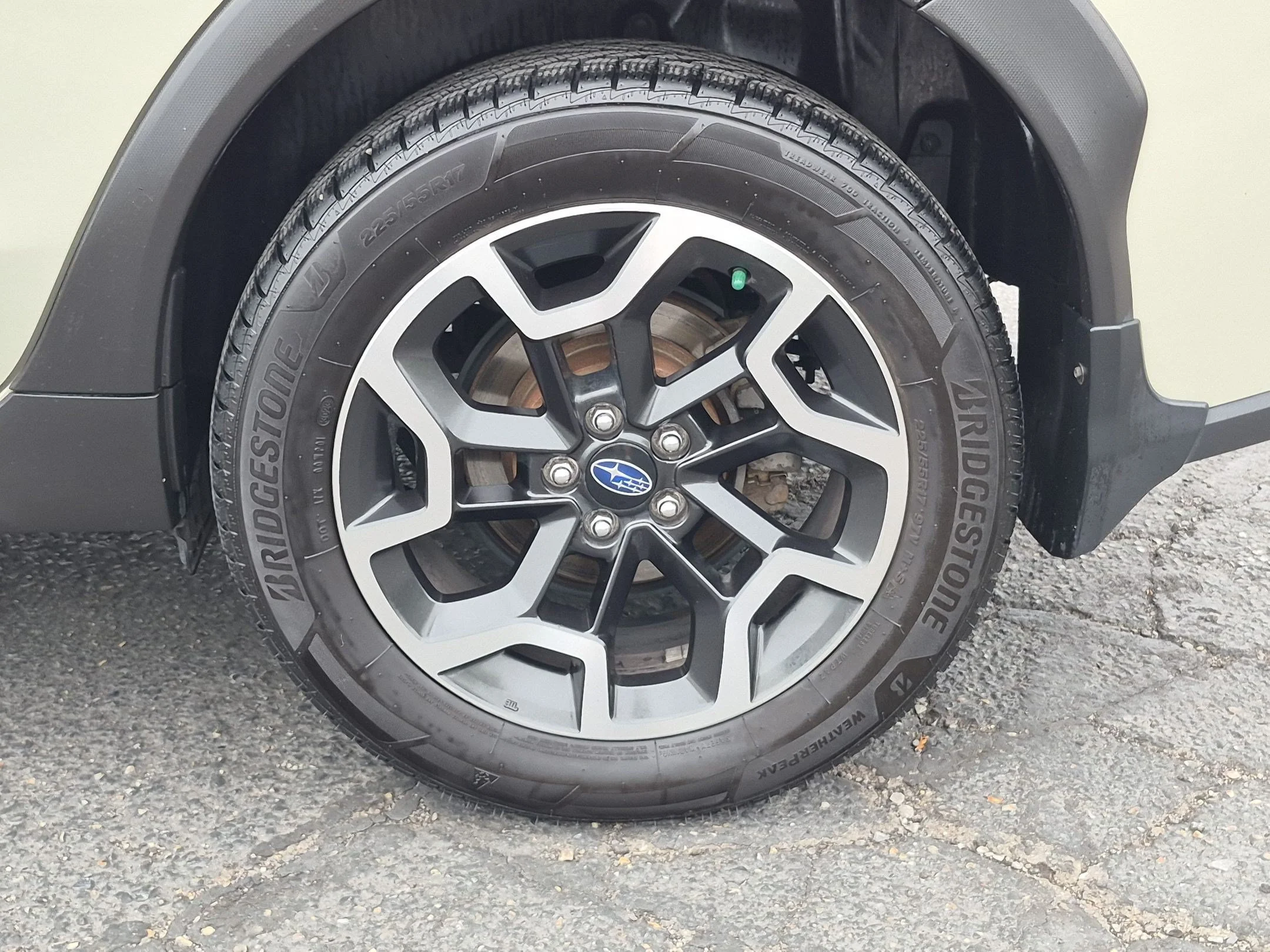 Used 2016 Desert Khaki Subaru Limited image 12