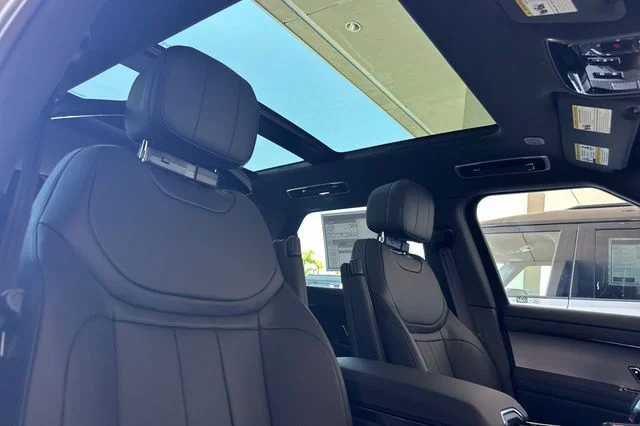 New 2026 Borasco Grey Land Rover SE image 15