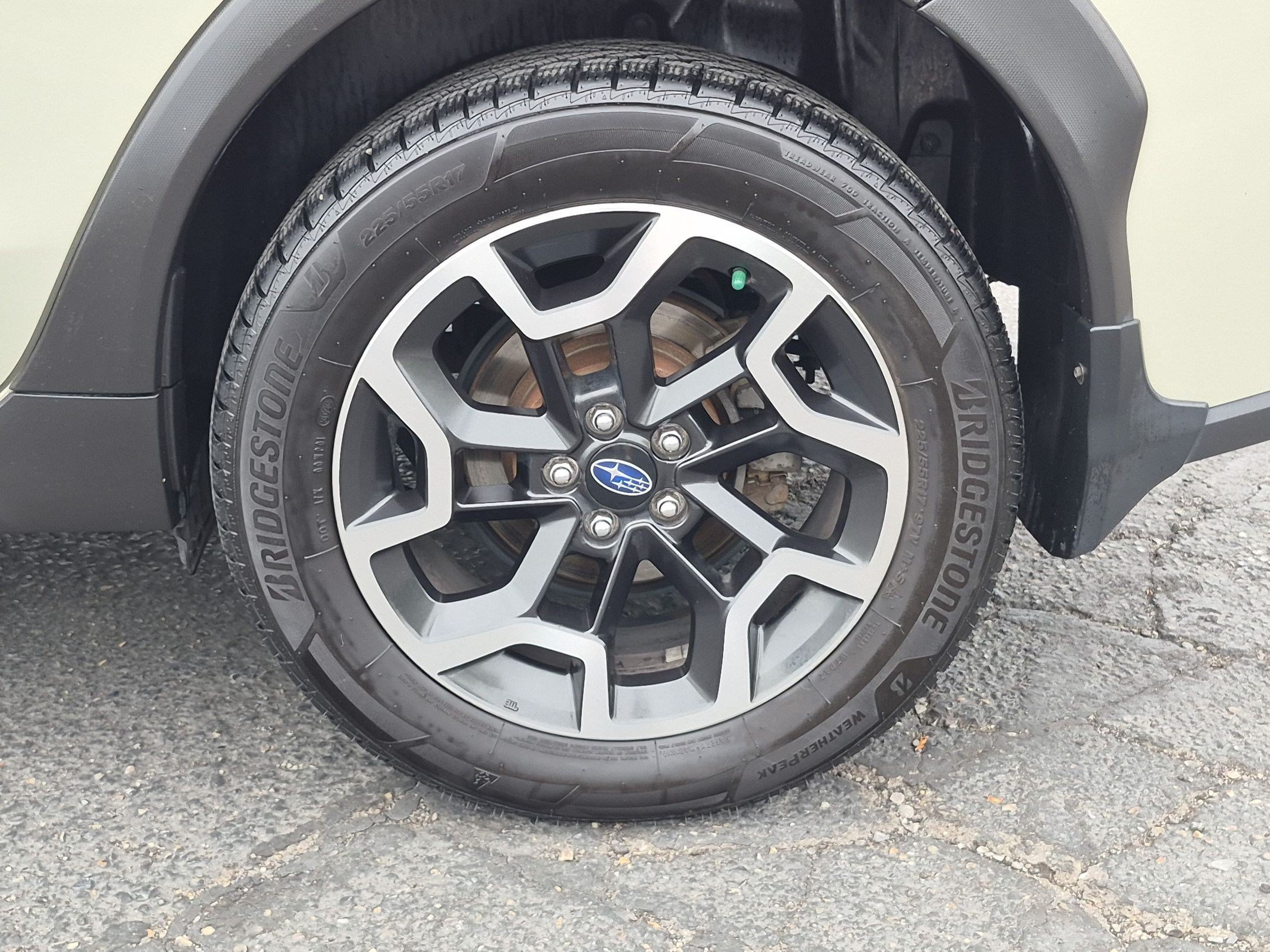 Used 2016 Desert Khaki Subaru Limited image 12
