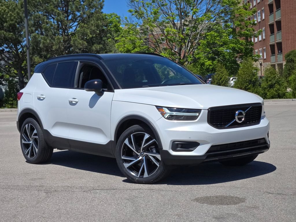 2021 Volvo XC40 T4 R-Design's photo