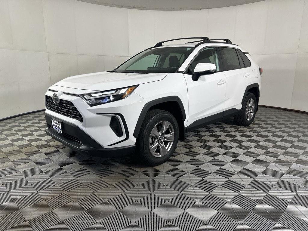 Used 2023 Ice Cap Toyota XLE image 4