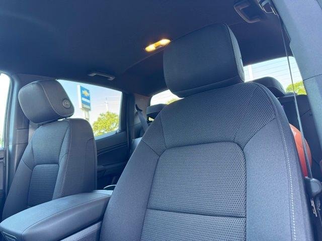 2025 Chevrolet Colorado LT - Photo 11