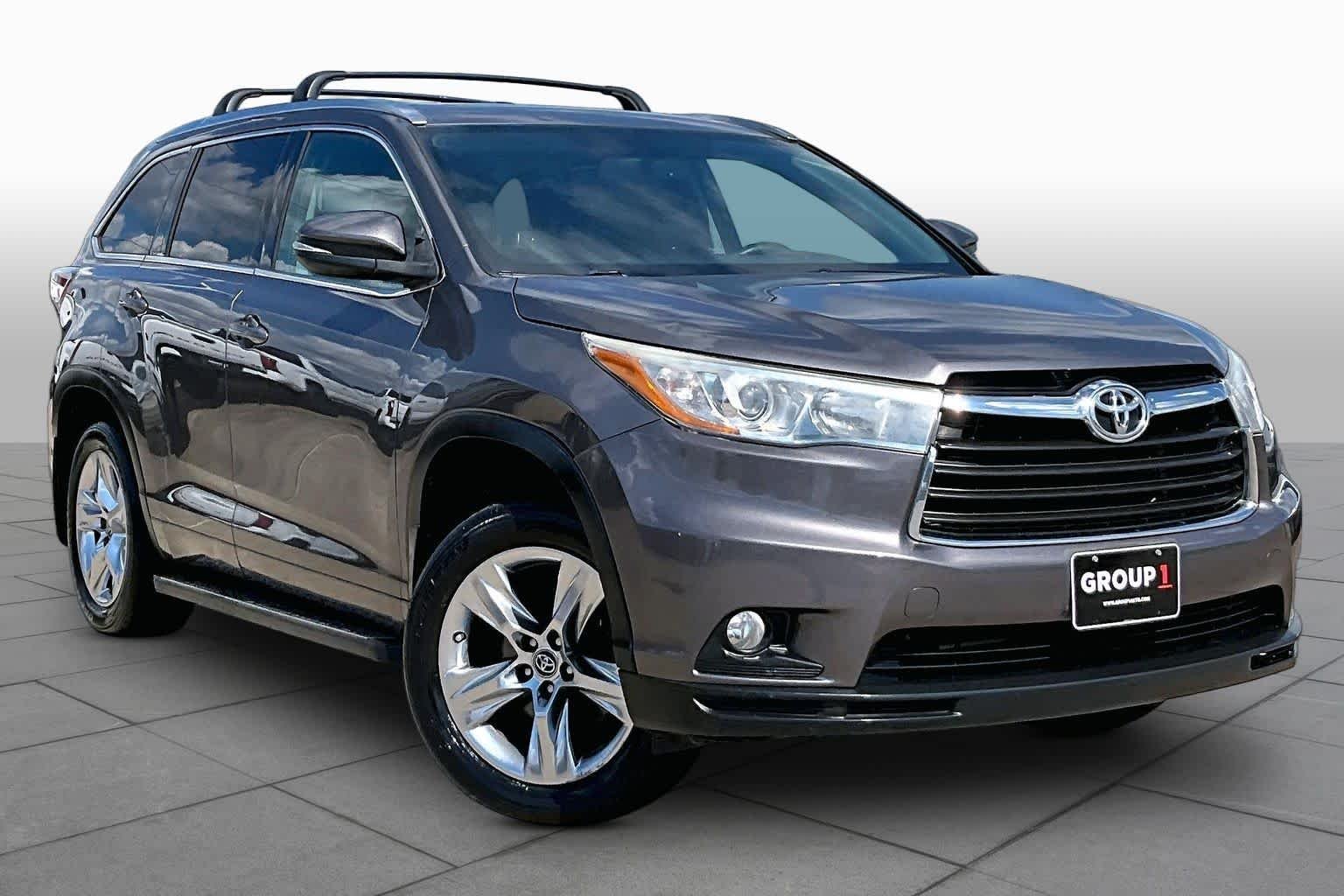 Used 2015 Predawn Gray Mica Toyota XLE image 3