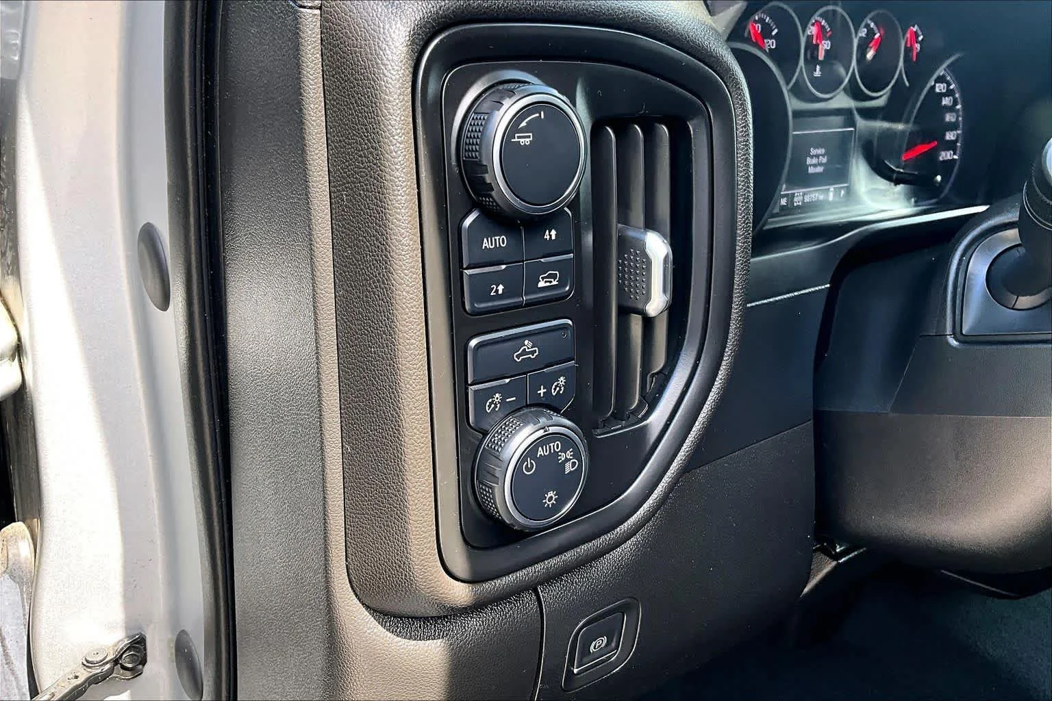 Used 2021 Silver Ice Metallic Chevrolet Custom image 32