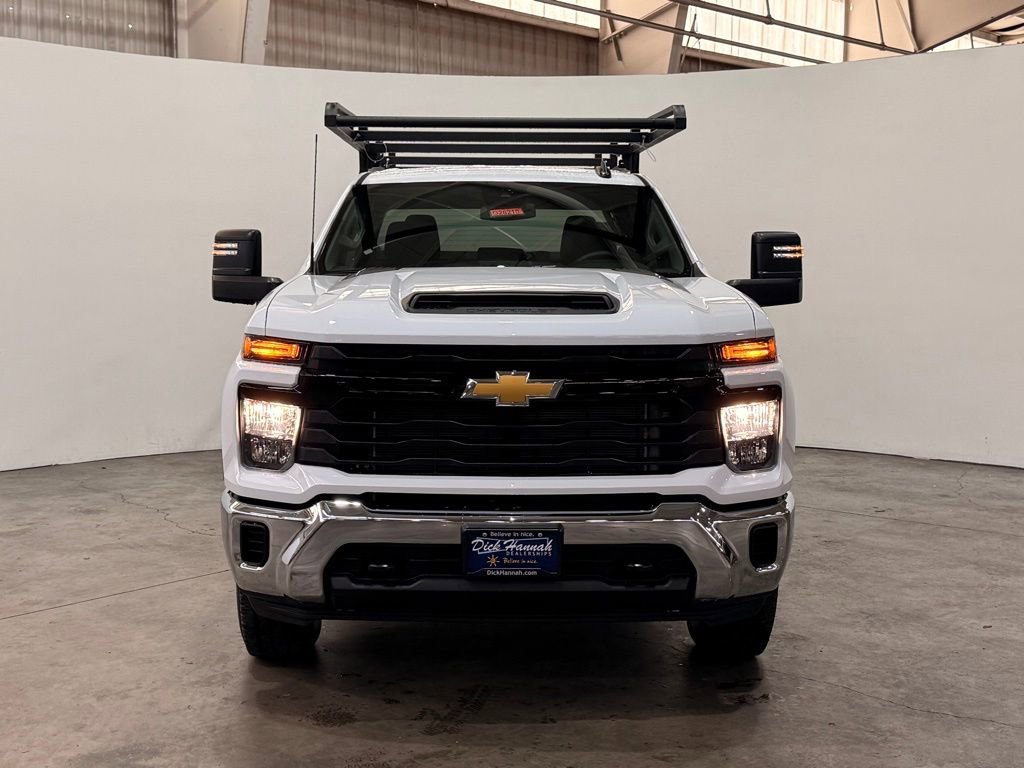 New 2026 Summit White Chevrolet WT image 4