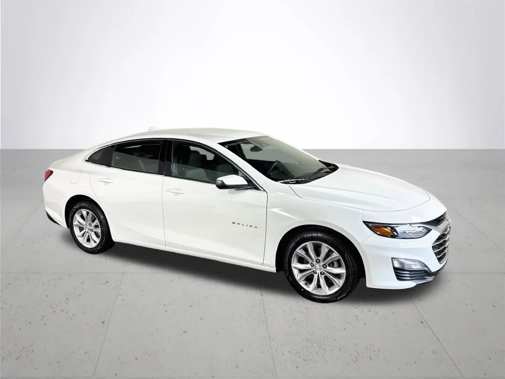 Used 2025 White Chevrolet LT image 4