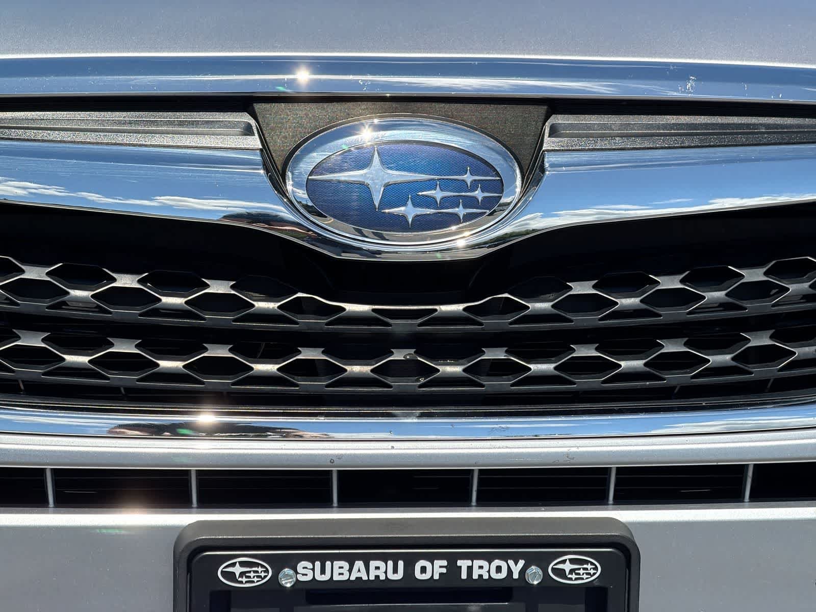 Used 2016 Ice Silver Metallic Subaru 2.5i Premium image 12