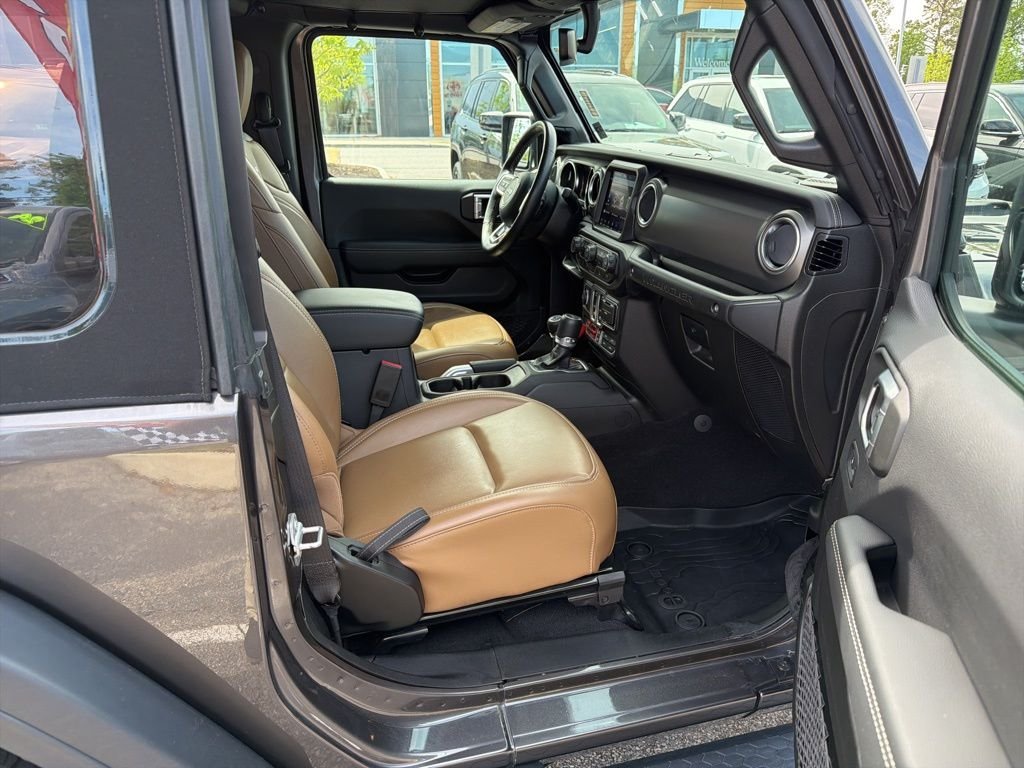 Used 2022 Gray Jeep Rubicon image 9