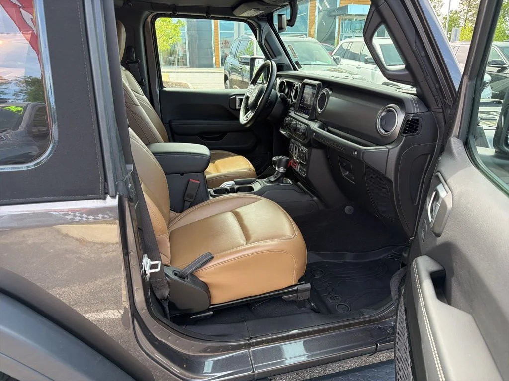 Used 2022 Gray Jeep Rubicon image 9