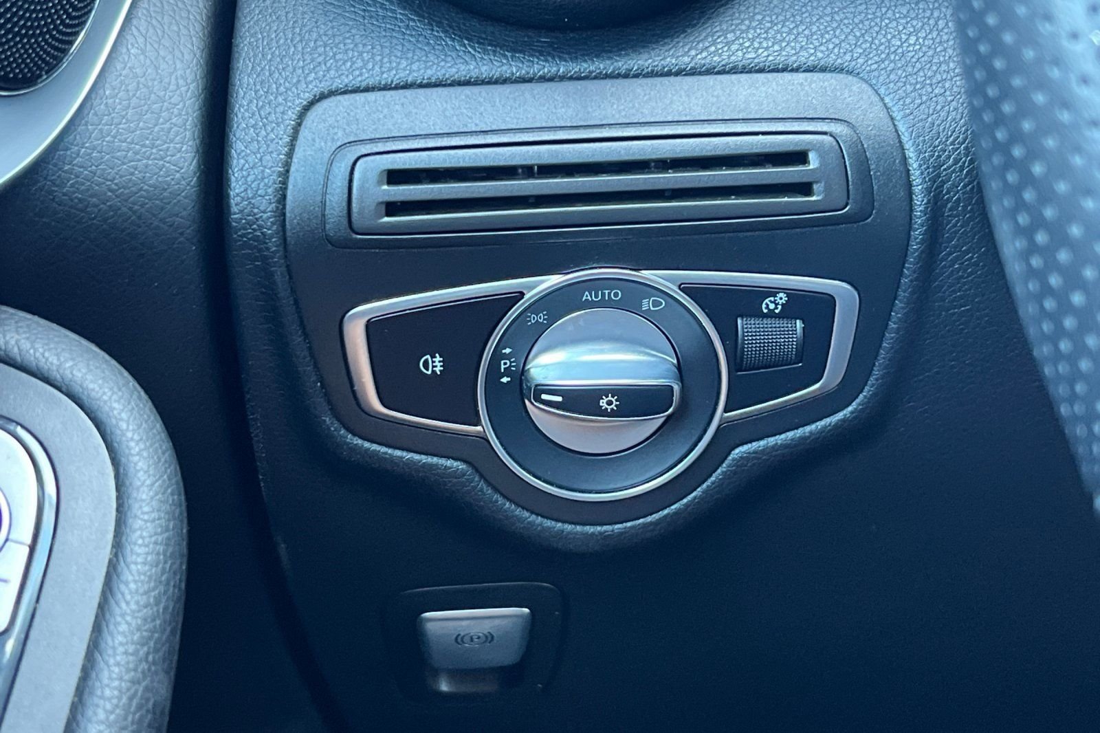 Used 2019  Mercedes-Benz 300 image 33