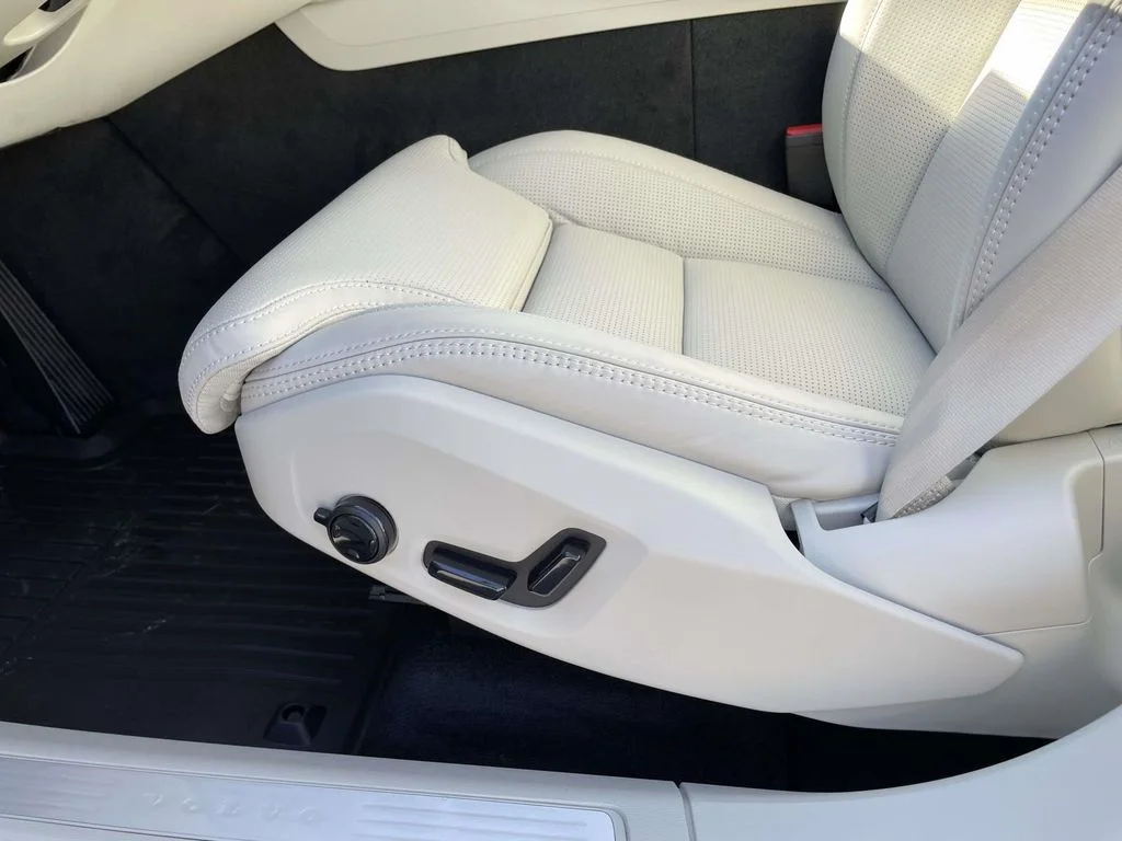 2026 Volvo XC60 Ultra - Photo 8
