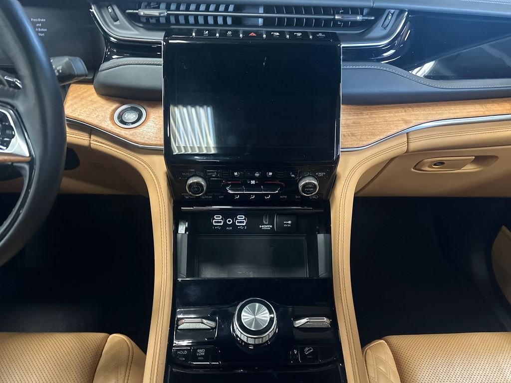 Used 2023 Silver Jeep Summit image 19