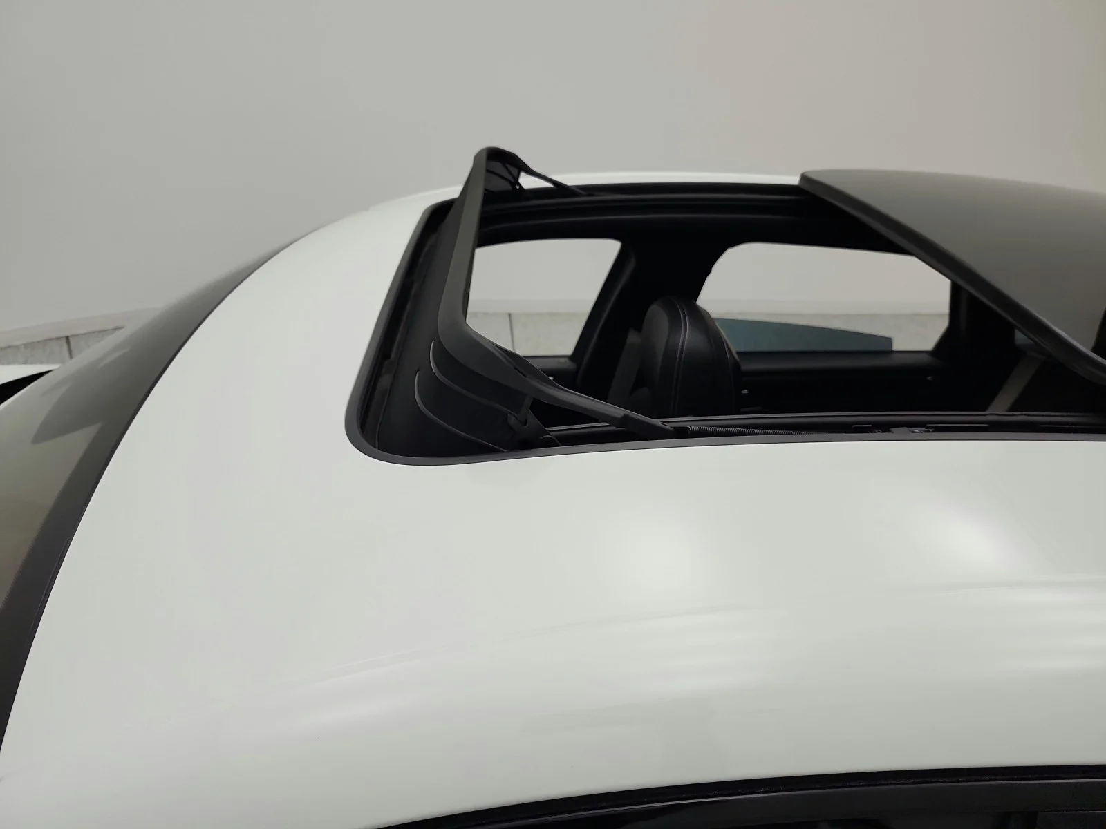Used 2022 White Porsche GTS AWD image 16