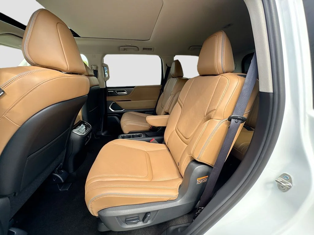 New 2027 RADIANT WHITE INFINITI Luxe 4WD image 26