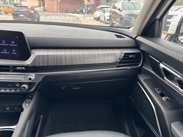 Used 2023 White Kia SX image 18
