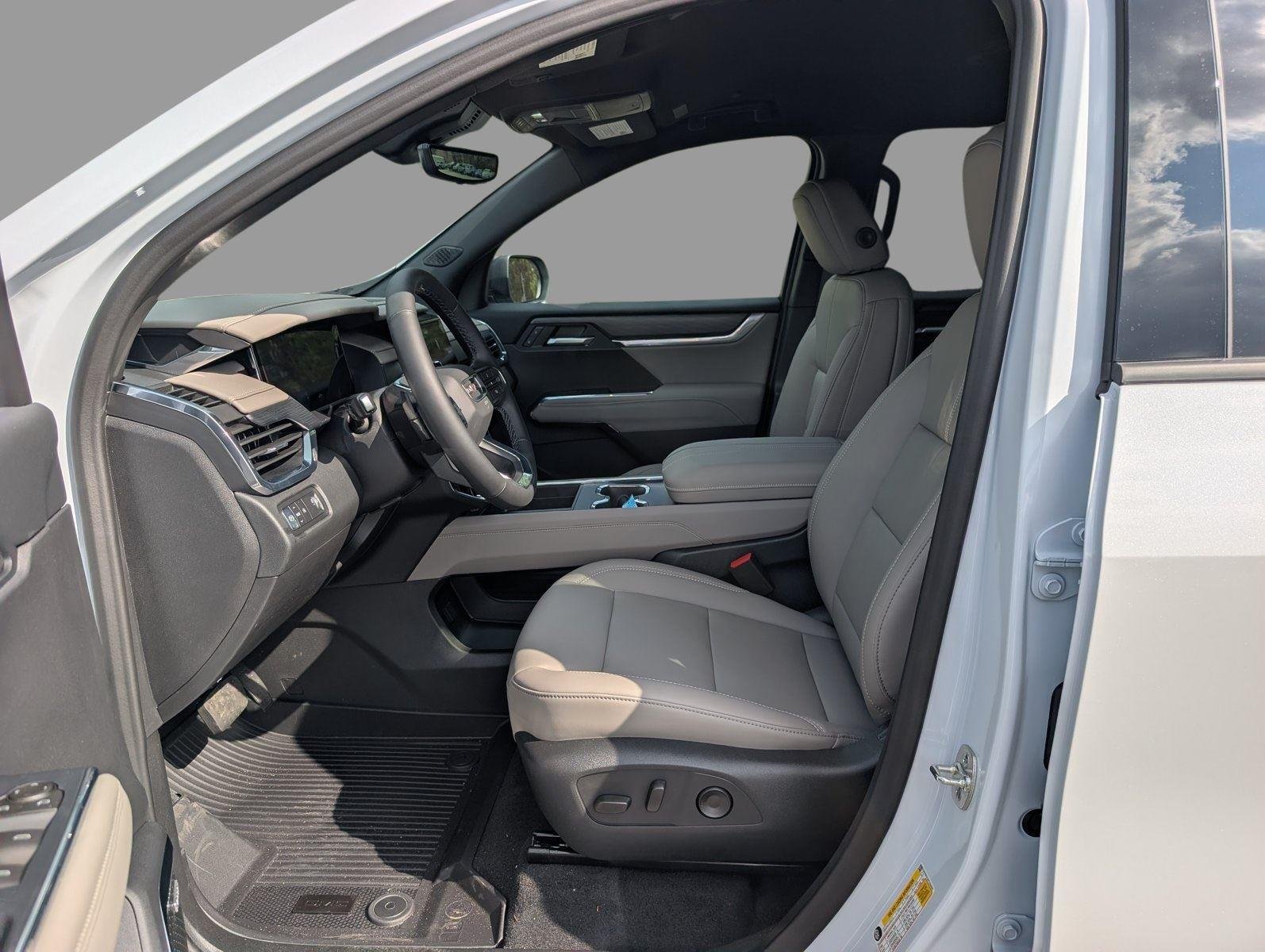 New 2026 Glacier White Tricoat GMC Elevation image 12