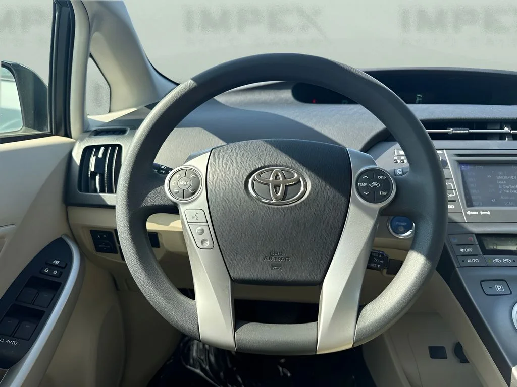 Used 2013 Beige Toyota Three image 12