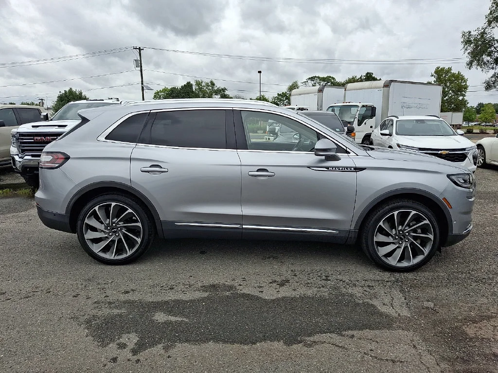 Used 2023 Silver Lincoln Reserve image 13